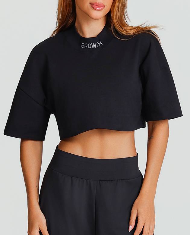 Camiseta cropped over preto com gola