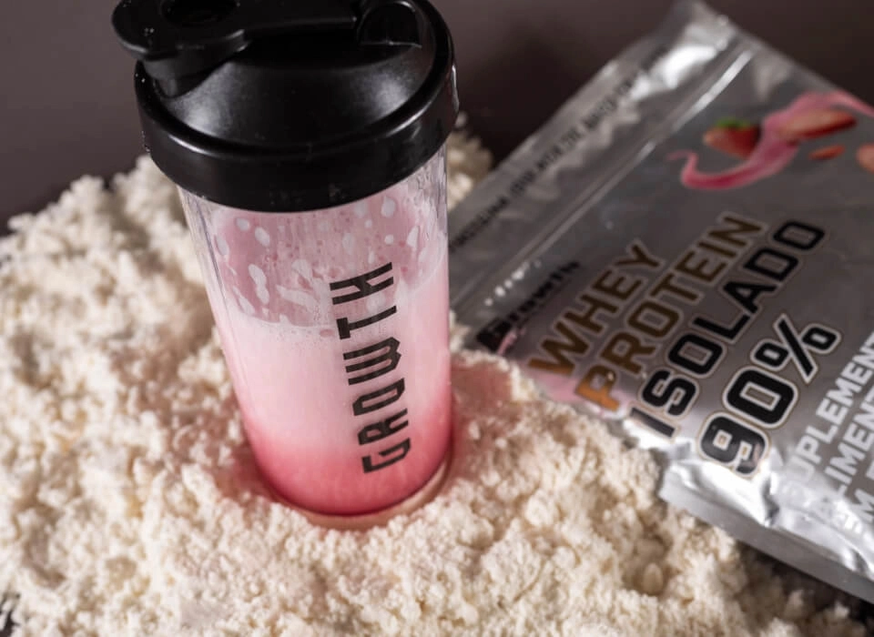 IMAGEM ILUSTRATIVA - COQUETELEIRA COM WHEY PROTEIN ISOLADO